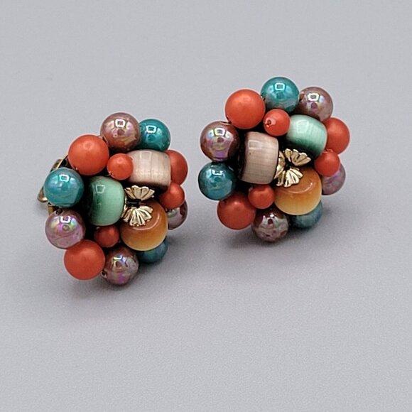 Vintage Japan Womens Multicolor Cluster Beaded Clip On Earrings Gold Tone Metal - Picture 3 of 6